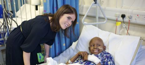 Princess Eugenie brings Christmas joy to the children's ward